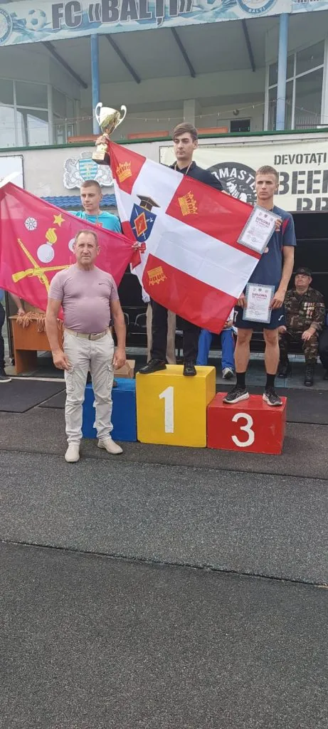Sportivi în întrecere